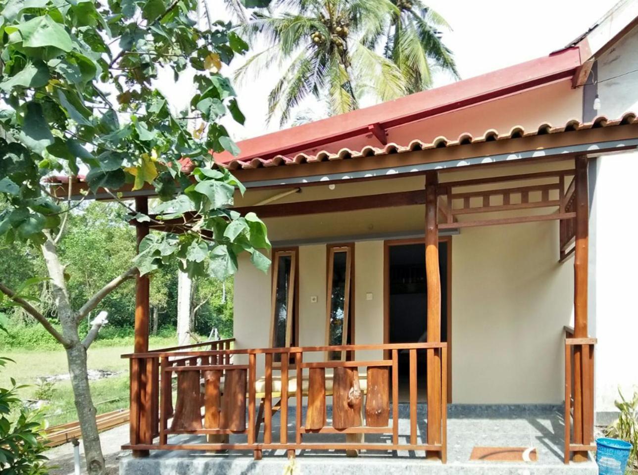 Red Island Bungalows Pasanggaran Room photo