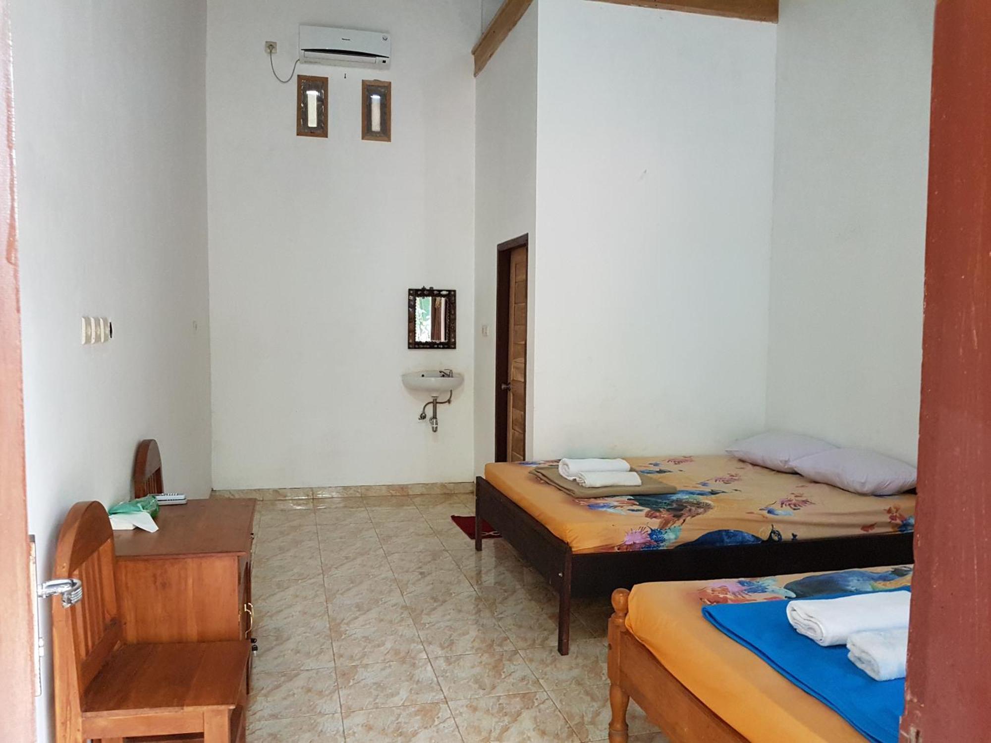 Red Island Bungalows Pasanggaran Room photo