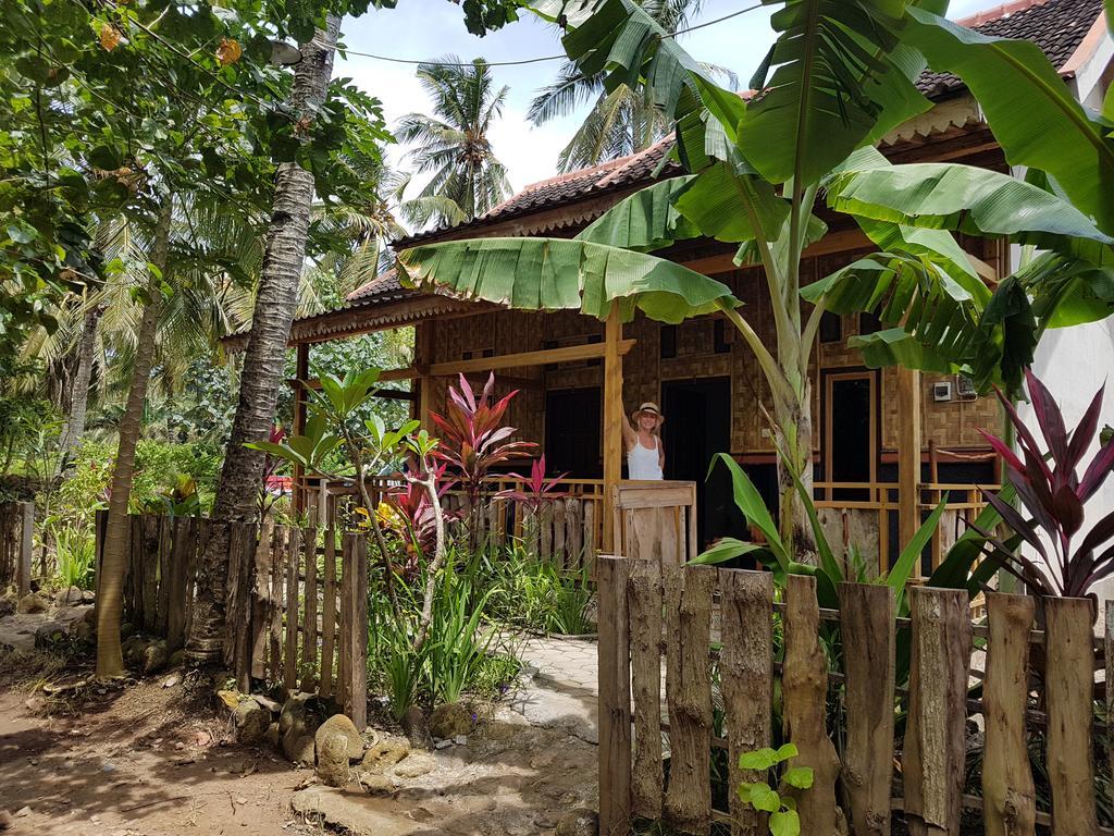 Red Island Bungalows Pasanggaran Exterior photo