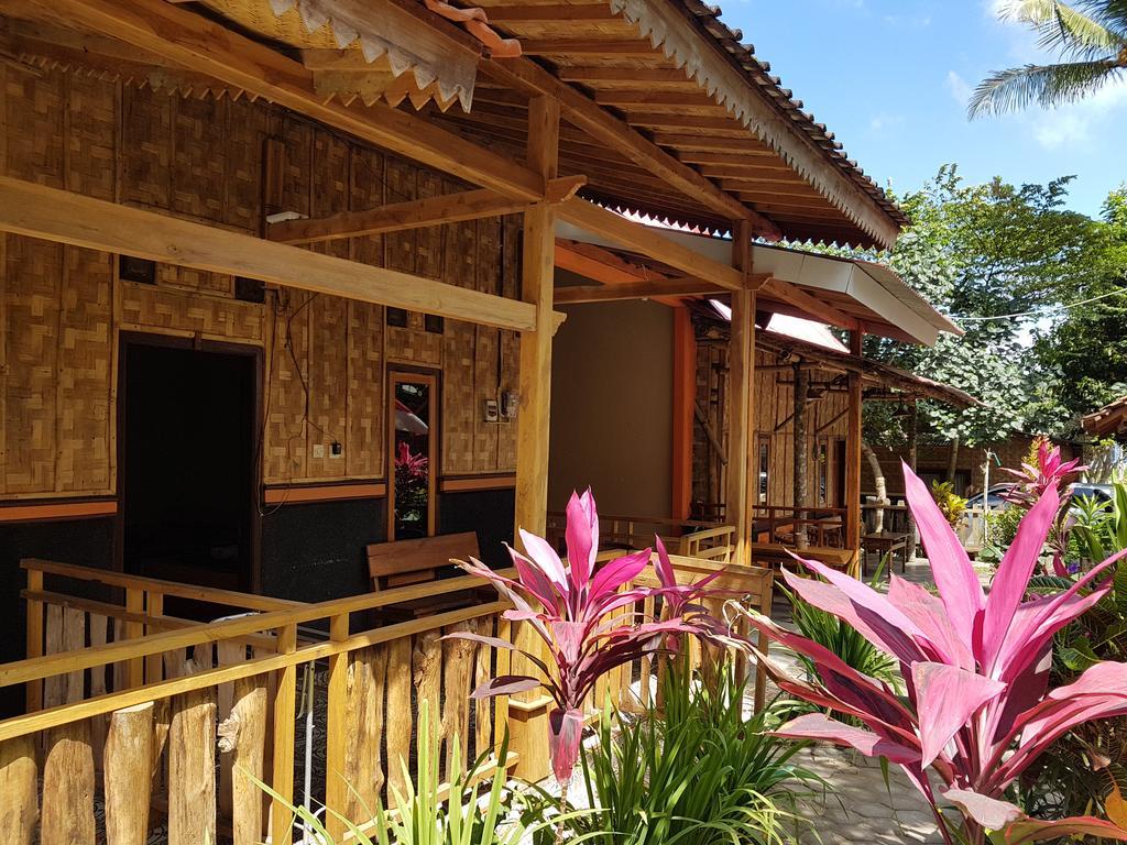 Red Island Bungalows Pasanggaran Exterior photo